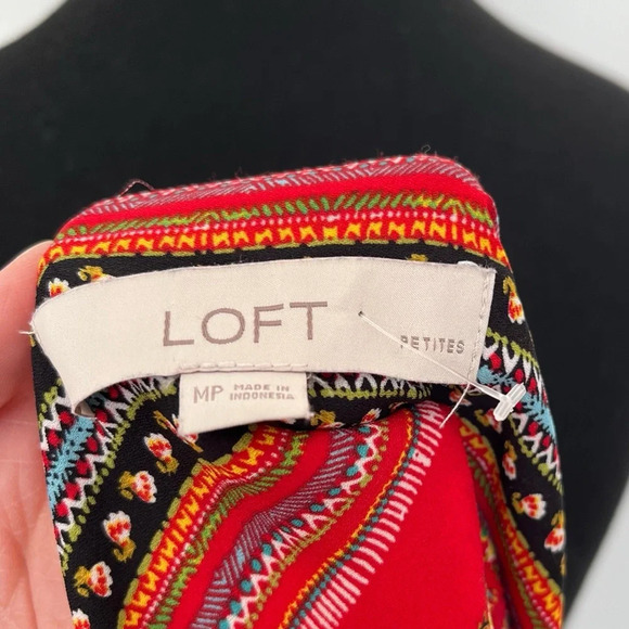 Loft light and flowy red patterns blouse size medium petite - Picture 4 of 6